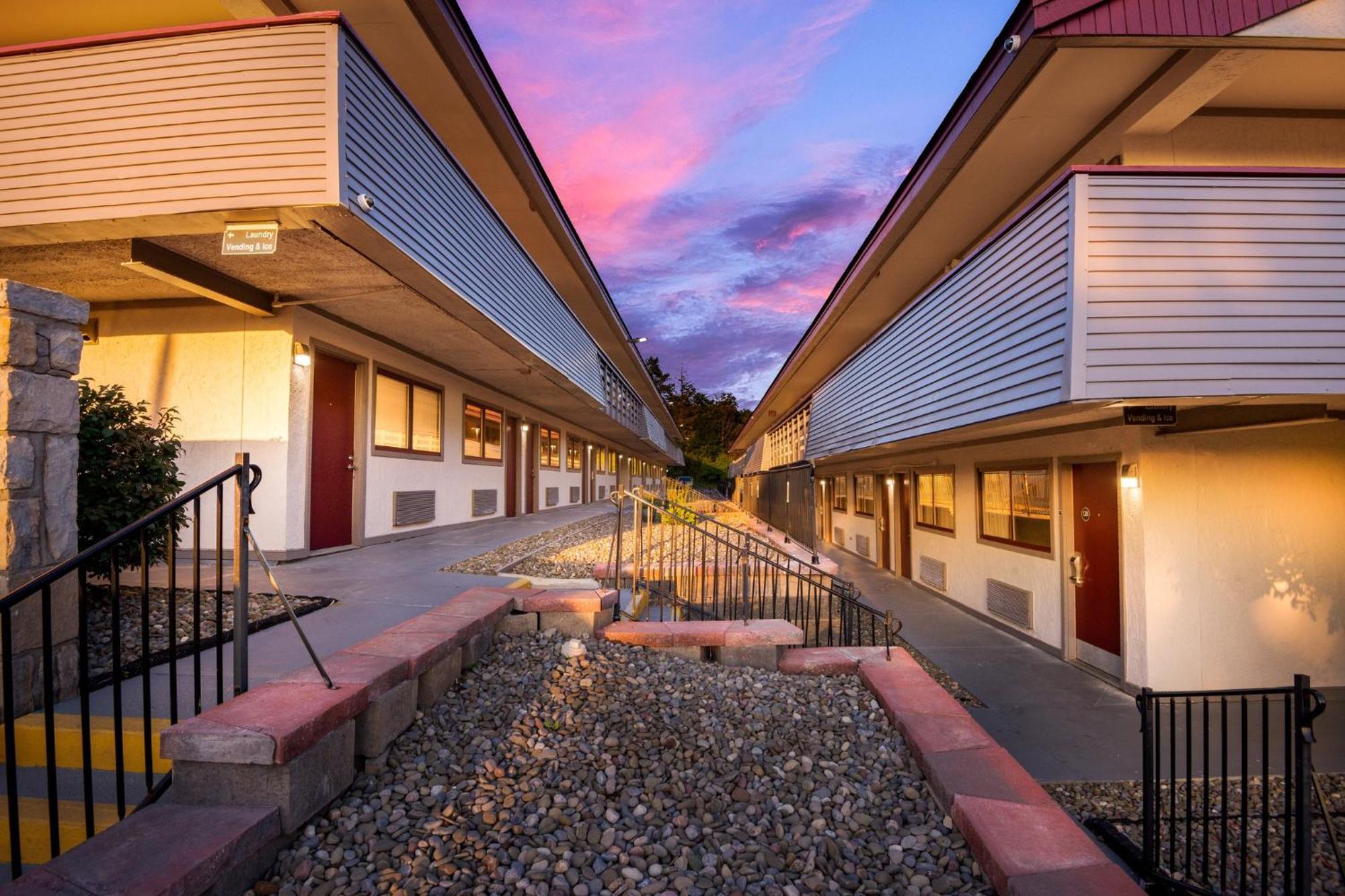 Red Roof Inn Binghamton - Johnson City Exterior foto